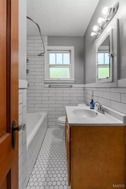 Bath - 305 Williams St, Washington, MO 63090 photo 2 of 4