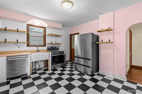 Kitchen - 305 Williams St, Washington, MO 63090 photo 2 of 2