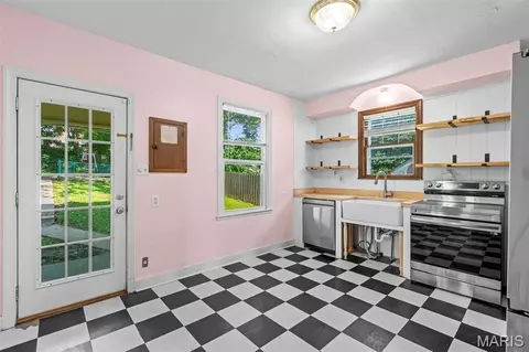 Kitchen - 305 Williams St, Washington, MO 63090 photo 1 of 2