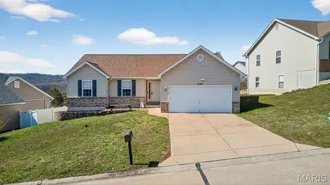 2162 Oakglen St, Imperial, MO 63052