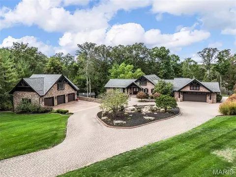 9 Woodview Dr, Lake Saint Louis, MO 63367