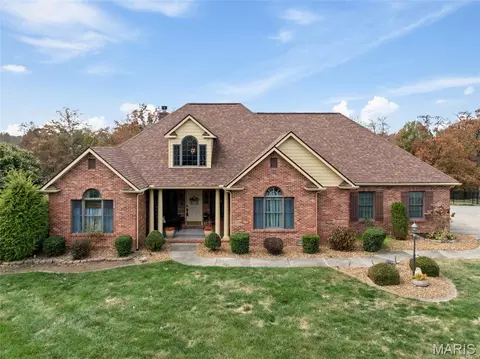 5755 Briars Lndg, Millstadt, IL 62260