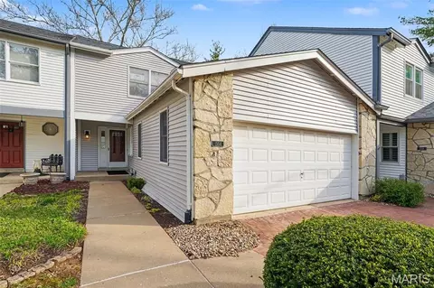 1554 Charlemont Dr, Chesterfield, MO 63017