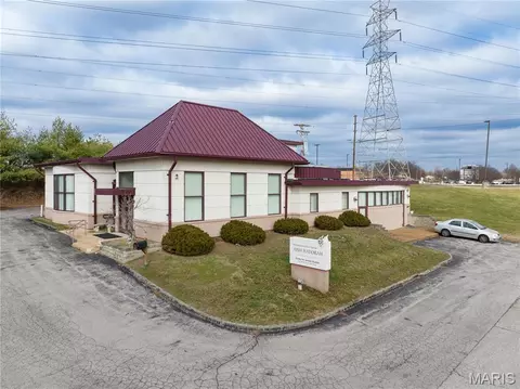 357 N Woods Mill Rd, Chesterfield, MO 63017
