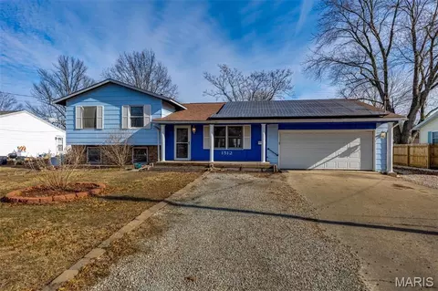 1512 N Harrison St, Litchfield, IL 62056