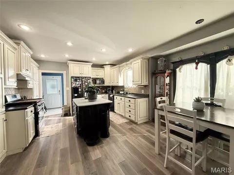 119 N Jones St, La Plata, MO 63549