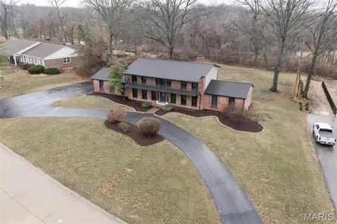 11584 New London Dr, Saint Louis, MO 63141