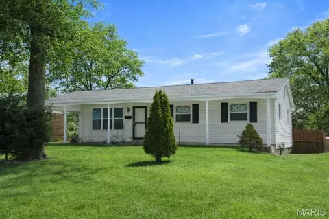 245 Alma Dr, Hazelwood, MO 63042