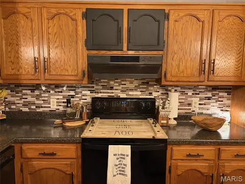 Kitchen - 13915 Maple Ln, Plato, MO 65552 photo 3 of 4