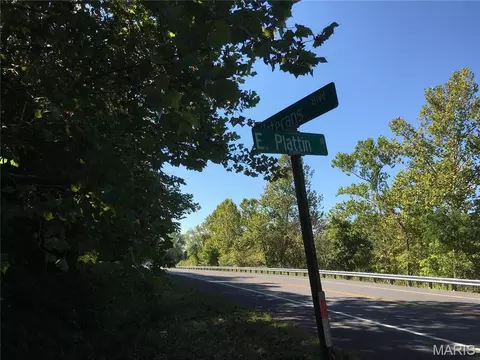 52 Veterans Dr, De Soto, MO 63020