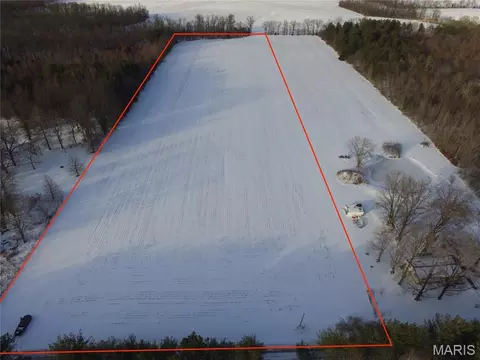 000 E Rileyville Rd, Dix, IL 62830