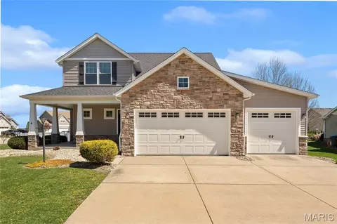 3151 Birmingham Dr, Glen Carbon, IL 62034