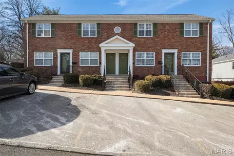 1513 Swallow Dr, Saint Louis, MO 63144