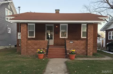 409 N 6th St, Wood River, IL 62095