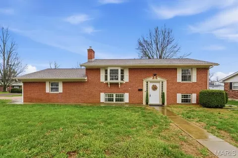 306 W Patterson St, Mascoutah, IL 62258