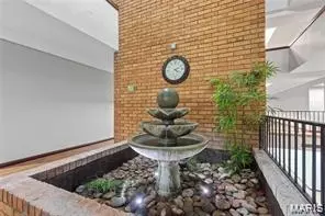 950 E Rue De La Banque #L6, Creve Coeur, MO 63141