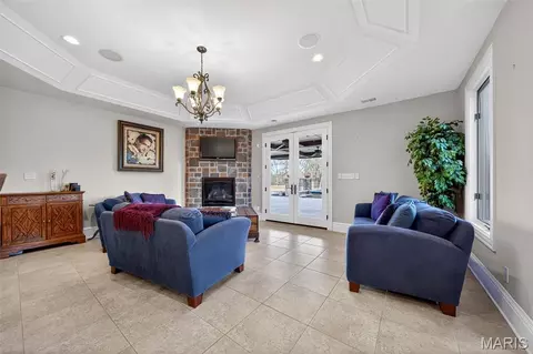 Living - 27499 Franklin Rd, Wright City, MO 63390 photo 7 of 8