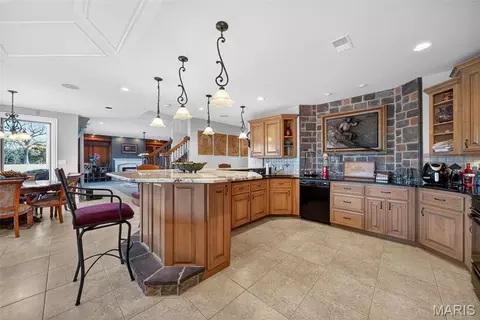 Kitchen - 27499 Franklin Rd, Wright City, MO 63390 photo 7 of 11