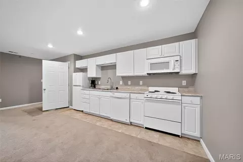 Kitchen - 27499 Franklin Rd, Wright City, MO 63390 photo 11 of 11