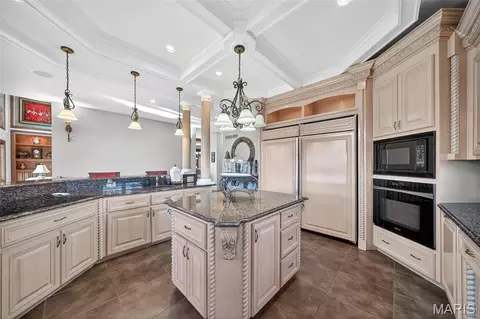 Kitchen - 27499 Franklin Rd, Wright City, MO 63390 photo 5 of 11