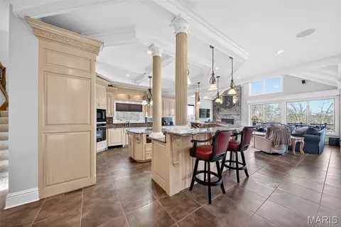 Kitchen - 27499 Franklin Rd, Wright City, MO 63390 photo 3 of 11