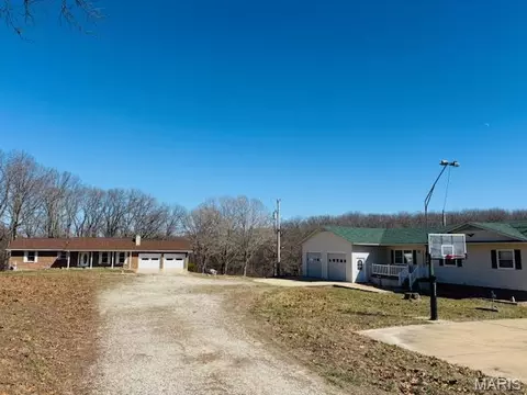 205 And 207 Center Point Rd, Steelville, MO 65565