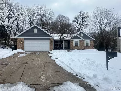 1050 Gifford Ct, Florissant, MO 63031