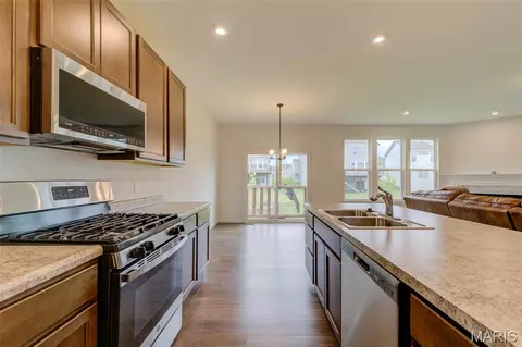 Kitchen - 327 Dalriada Blvd, O'fallon, MO 63368 photo 3 of 3