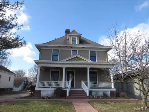 268 N Broad St, Carlinville, IL 62626