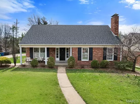 24 Willow Oak Ln, Glendale, MO 63122