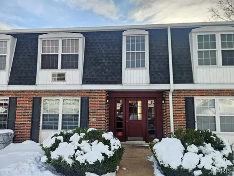 1737 Herault Pl #H, Saint Louis, MO 63125