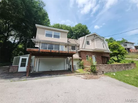 6 Castle Dr, Florissant, MO 63034