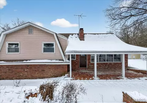 6 Castle Dr, Florissant, MO 63034