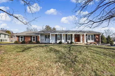 114 Trailswest Dr, Chesterfield, MO 63017