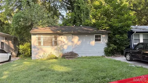 10235 Lord Dr, Saint Louis, MO 63136
