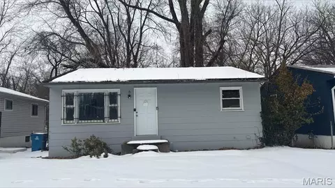 10235 Lord Dr, Saint Louis, MO 63136