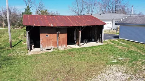 Exterior - 701 E Dent St, Salem, MO 65560 photo 5 of 6