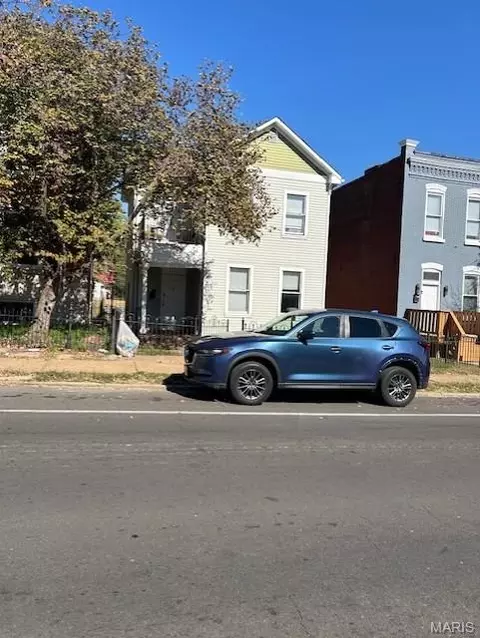 3019 Chippewa St, Saint Louis, MO 63118