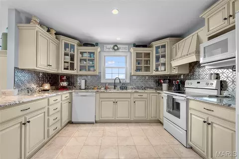 Kitchen - 2003 Madison 208, Fredericktown, MO 63645 photo 1 of 4