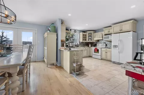 Kitchen - 2003 Madison 208, Fredericktown, MO 63645 photo 2 of 4