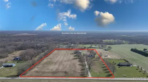 11086 Old Litchfield Trl, Litchfield, IL 62056