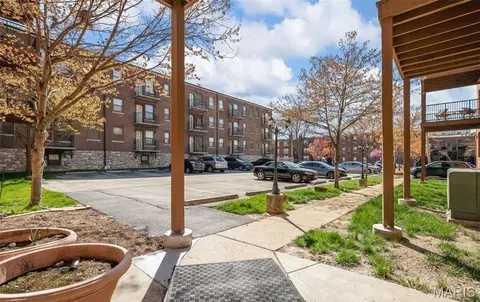 5696 Kingsbury Ave #406, Saint Louis, MO 63112