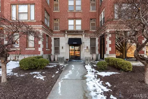 5696 Kingsbury Ave #107, Saint Louis, MO 63112