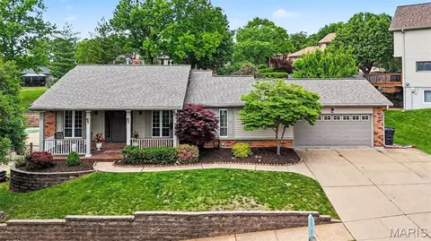 5813 Amber Place Dr, Saint Louis, MO 63128