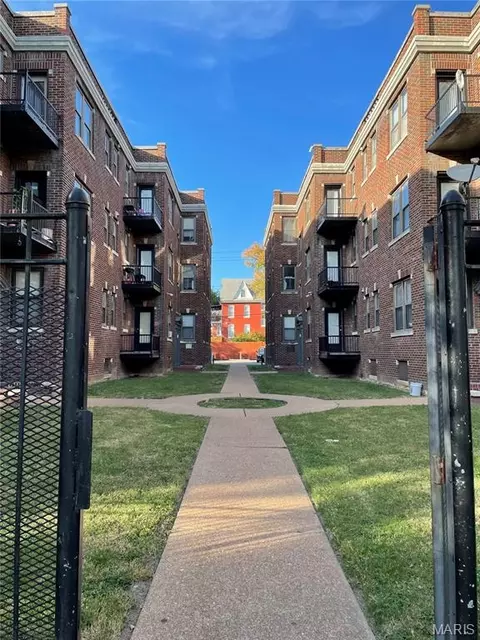 5841 Cabanne, Saint Louis, MO 63112