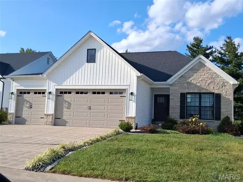 2201 Principia Dr, Maryland Heights, MO 63043