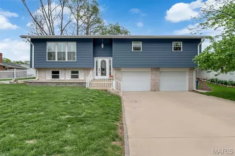 820 Treadway Ave, Saint Charles, MO 63301