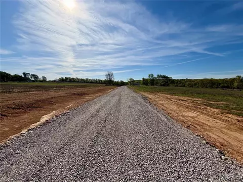 2 Jackal Rd, Potosi, MO 63664