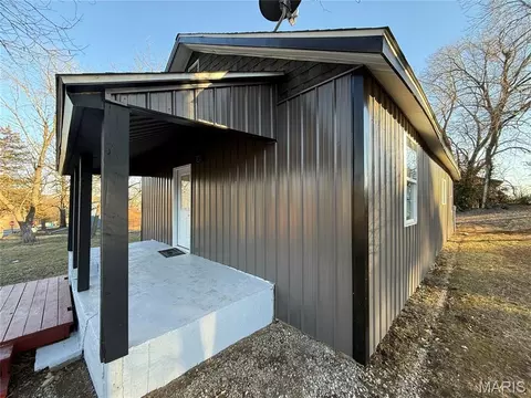 204 E Davis St, West Plains, MO 65775