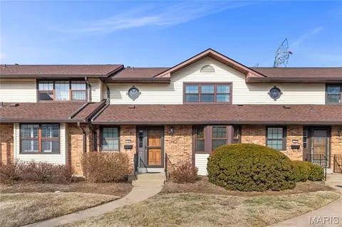 1341 Snapdragon Ct, Saint Louis, MO 63146